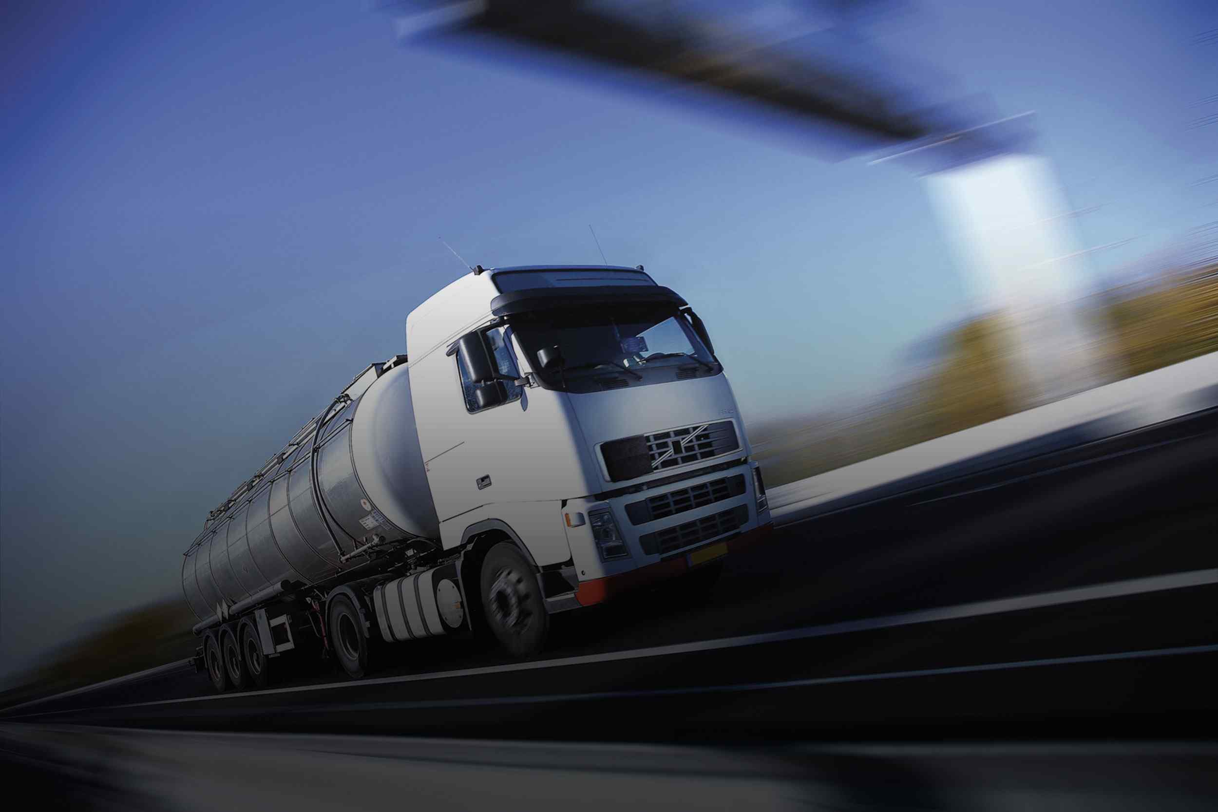https://tsouloufas.gr/wp-content/uploads/2015/09/White-Truck-single-1.jpg
